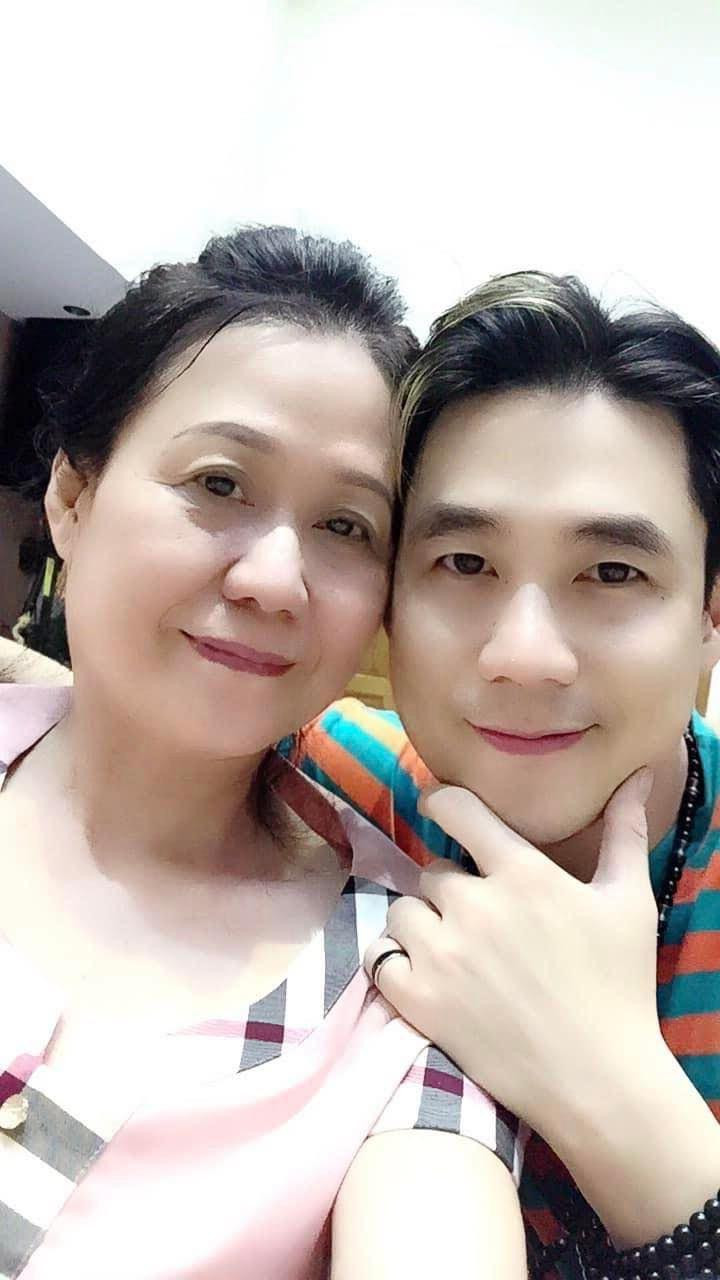 Khánh Phương và mẹ. Khánh Phương và mẹ.