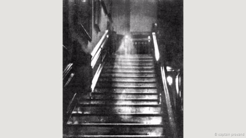 Giải mã bí ẩn đằng sau những bức ảnh chụp 'hồn ma' ảnh 4