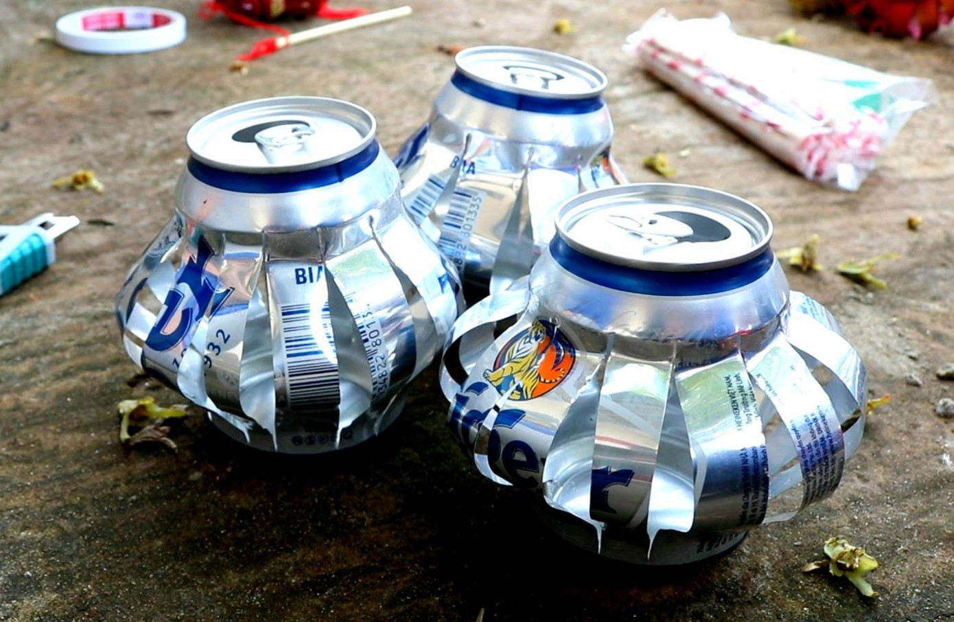 Lồng đèn vỏ lon, bánh trung thu handmade tặng trẻ em vùng sâu ảnh 3