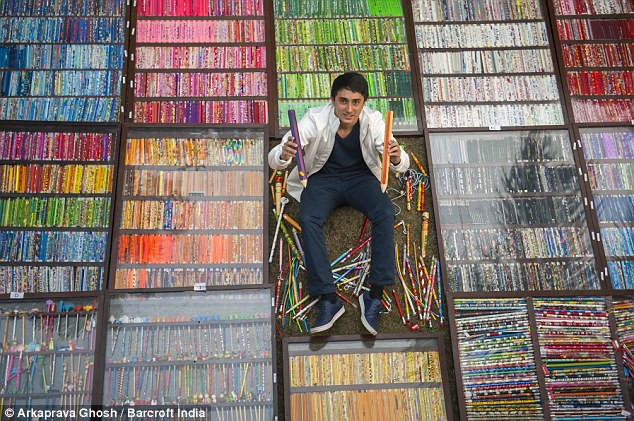 Tushar Lakhanpal và bộ sưu tập bút chì khổng lồ. Tushar Lakhanpal và bộ sưu tập bút chì khổng lồ