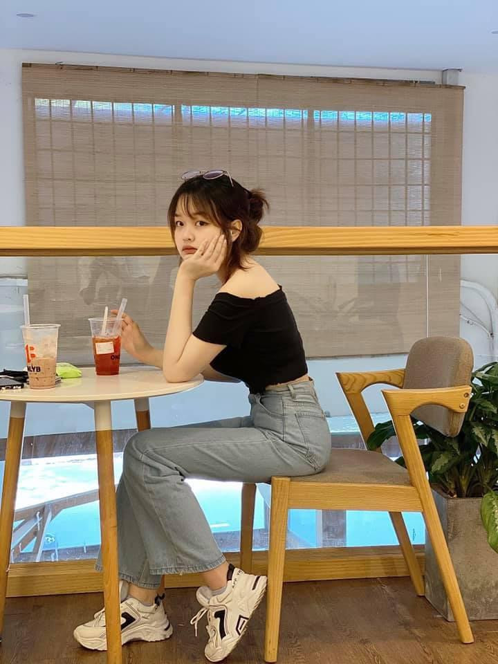 Cô nàng sinh năm 2000 phải thay hết tủ quần áo sau khi giảm cân thành công.