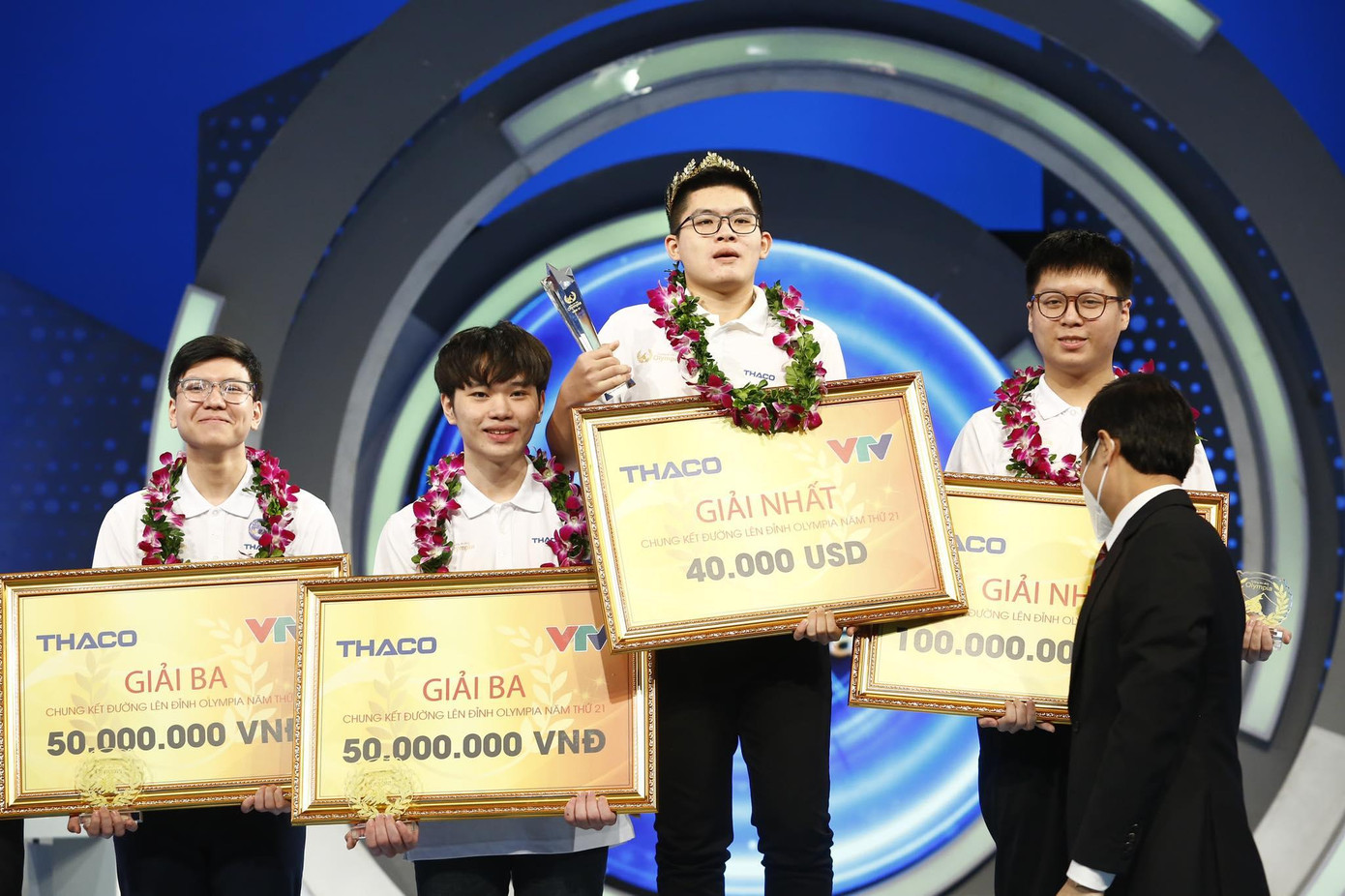 Chàng trai Quảng Ninh Nguyễn Hoàng Khánh vô địch Đường lên đỉnh Olympia năm thứ 21 ảnh 39 Chàng trai Quảng Ninh Nguyễn Hoàng Khánh vô địch Đường lên đỉnh Olympia năm thứ 21 ảnh 39