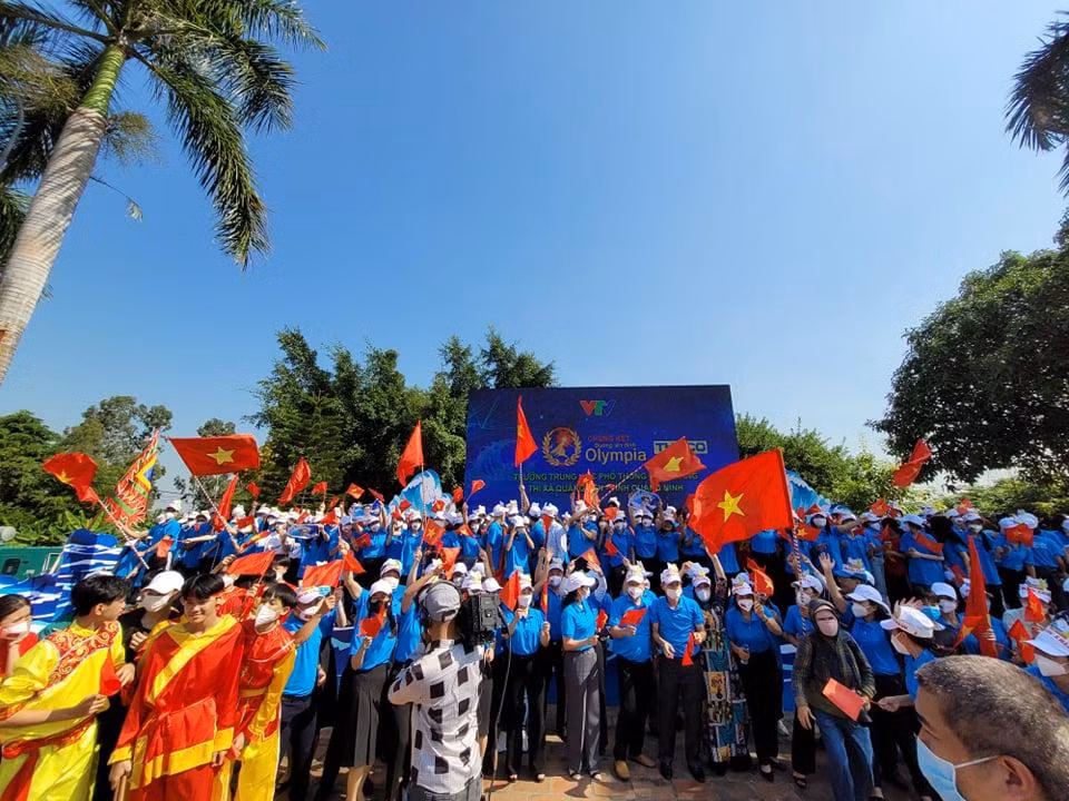 Chàng trai Quảng Ninh Nguyễn Hoàng Khánh vô địch Đường lên đỉnh Olympia năm thứ 21 ảnh 35 Chàng trai Quảng Ninh Nguyễn Hoàng Khánh vô địch Đường lên đỉnh Olympia năm thứ 21 ảnh 35