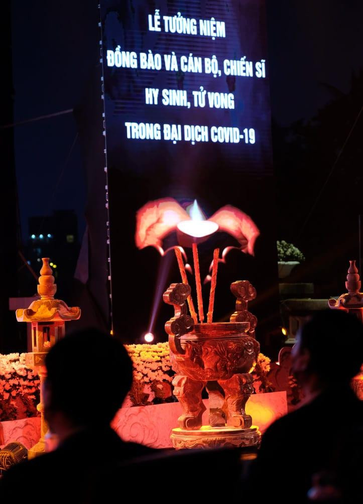 Xúc động lễ tưởng niệm đồng bào tử vong và cán bộ, chiến sĩ hy sinh do đại dịch COVID-19 ảnh 42