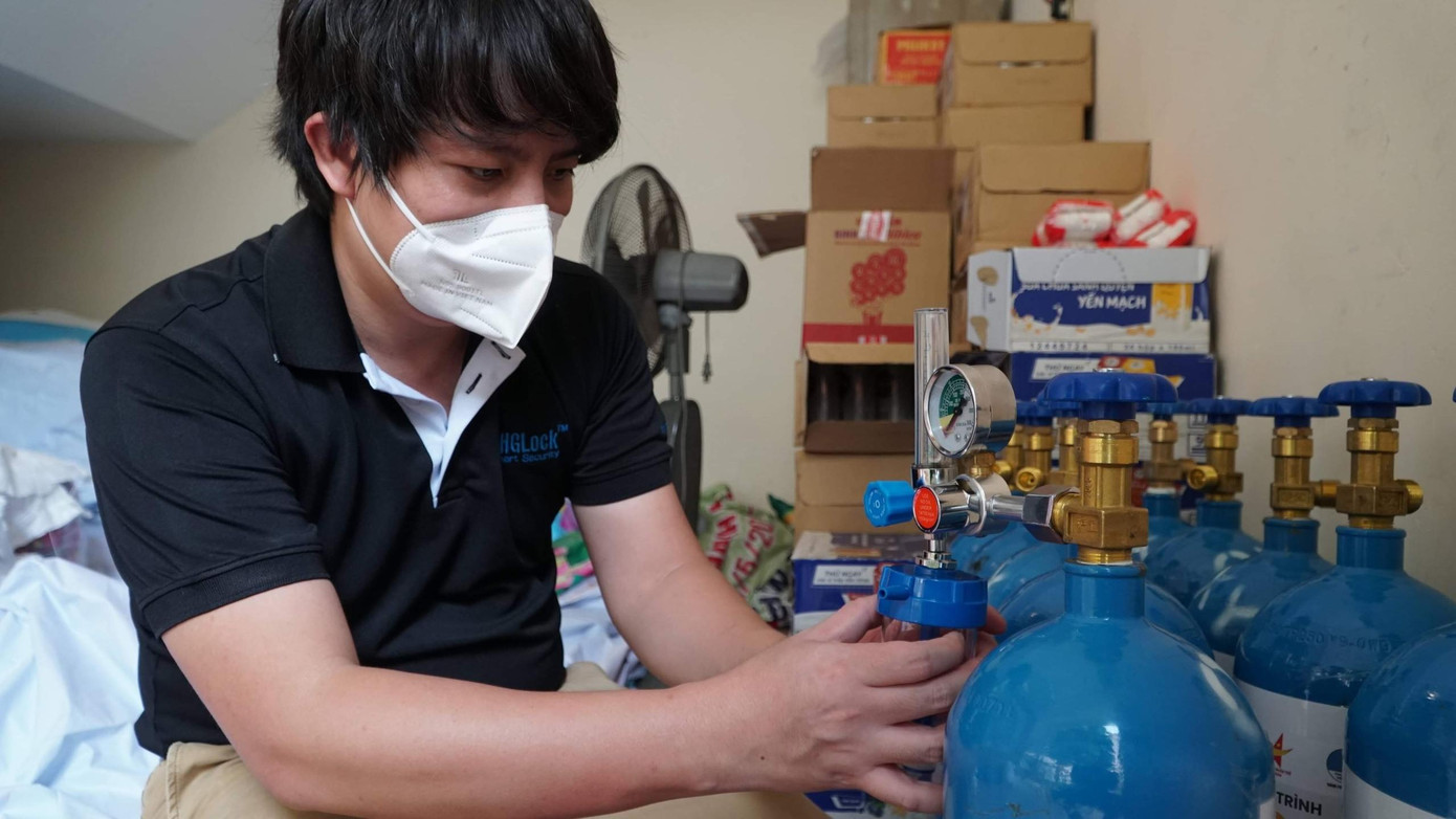 Dù bản thân và vợ con đang bệnh, anh Tuấn cho biết ATM oxy sẽ vẫn hoạt động bình thường. (Ảnh: Nhân vật cung cấp).