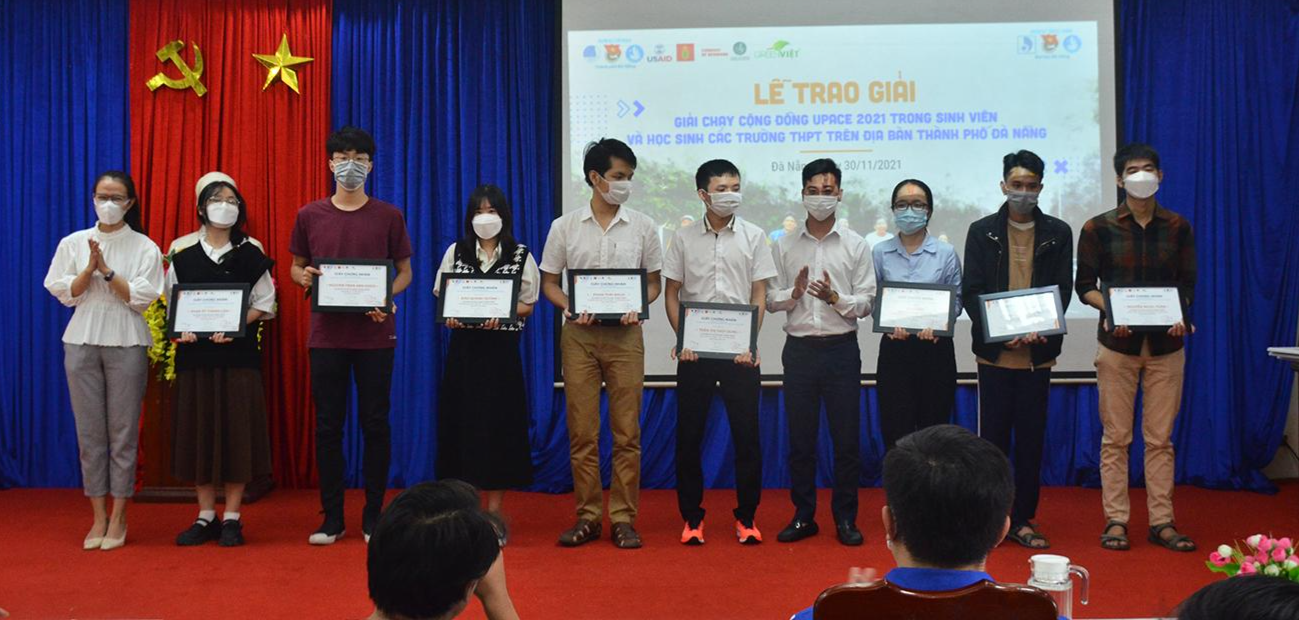 Những sinh viên được trao giải