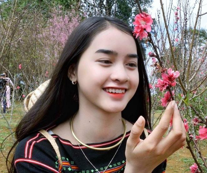 Yona Cươn - thiếu nữ người Bana thu hút cộng đồng mạng. (Ảnh: NVCC) Yona Cươn - thiếu nữ người Bana thu hút cộng đồng mạng. (Ảnh: NVCC)