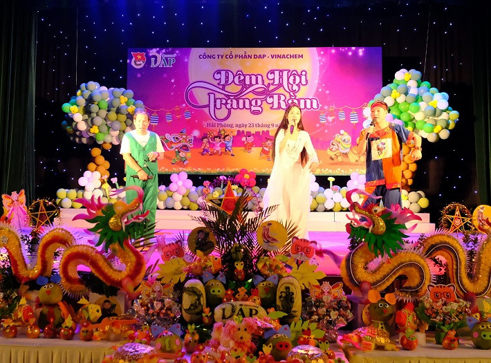 Chương trình do Đoàn Thanh niên Công ty DAP-Vinachem tổ chức cho con em cán bộ, công nhân viên của Công ty, tạo nên tinh thần đoàn kết, vui tươi