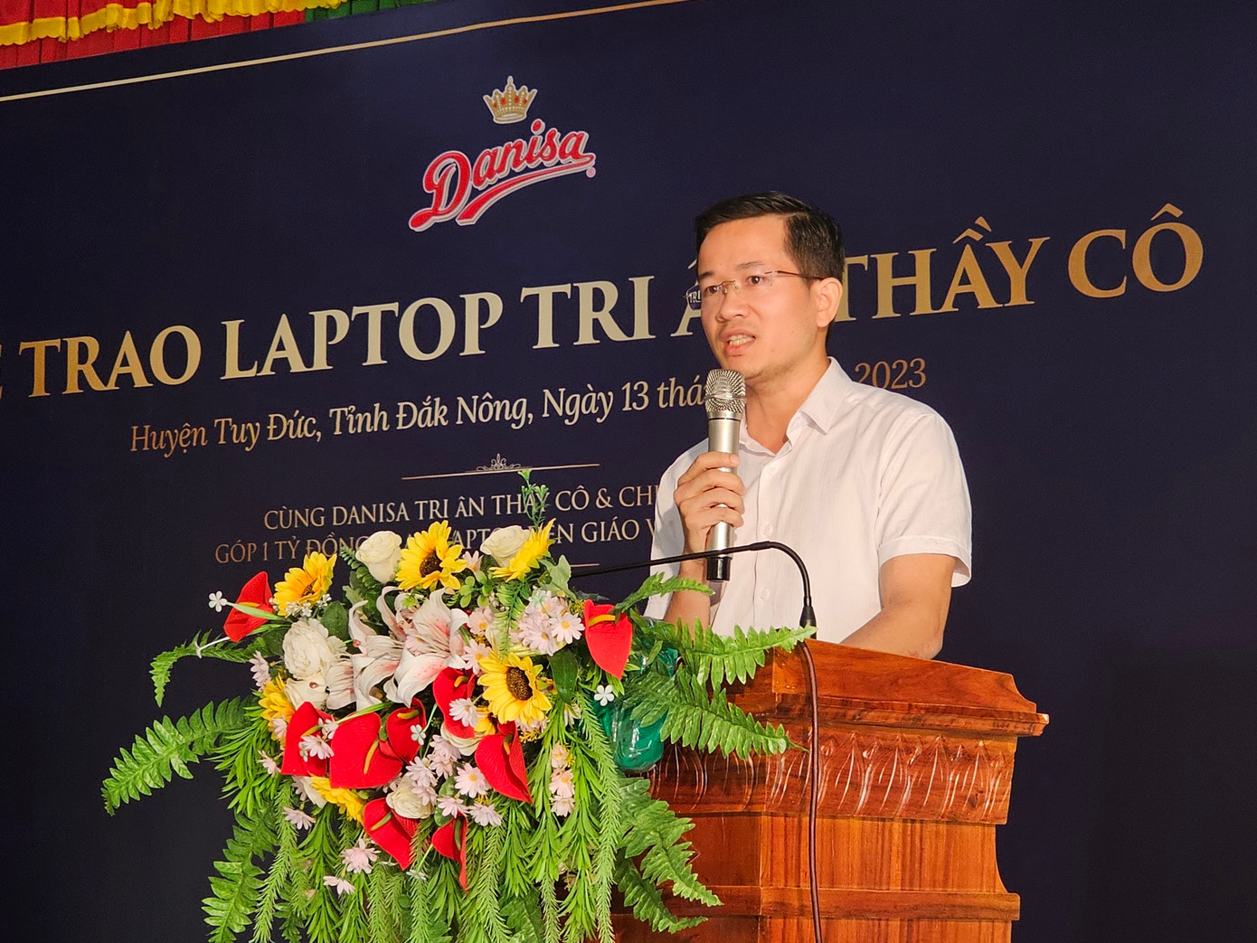 Nhà báo Nguyễn Văn Tuấn, phụ trách Văn phòng đại diện báo Tiền Phong chia sẻ tại chương trình. Nhà báo Nguyễn Văn Tuấn, phụ trách Văn phòng đại diện báo Tiền Phong chia sẻ tại chương trình.