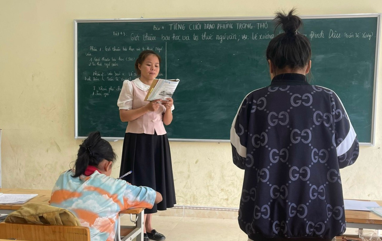 Cô Len cho hay, nếu có công cụ dạy học mới, cô và trò sẽ càng hứng khởi hơn vì có thể xem nhiều thước phim tư liệu Văn học