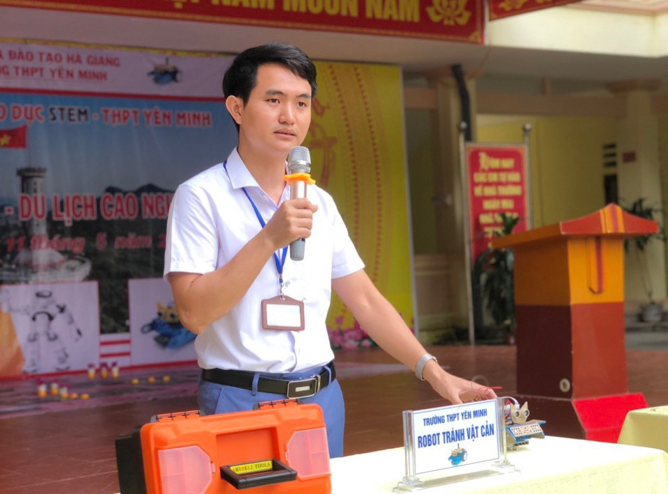 Thầy giáo Thẩm Anh Linh