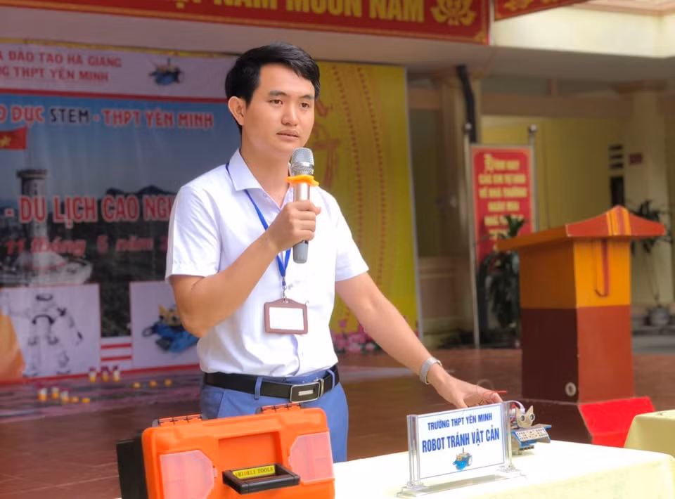 Thầy giáo Thẩm Anh Linh Thầy giáo Thẩm Anh Linh