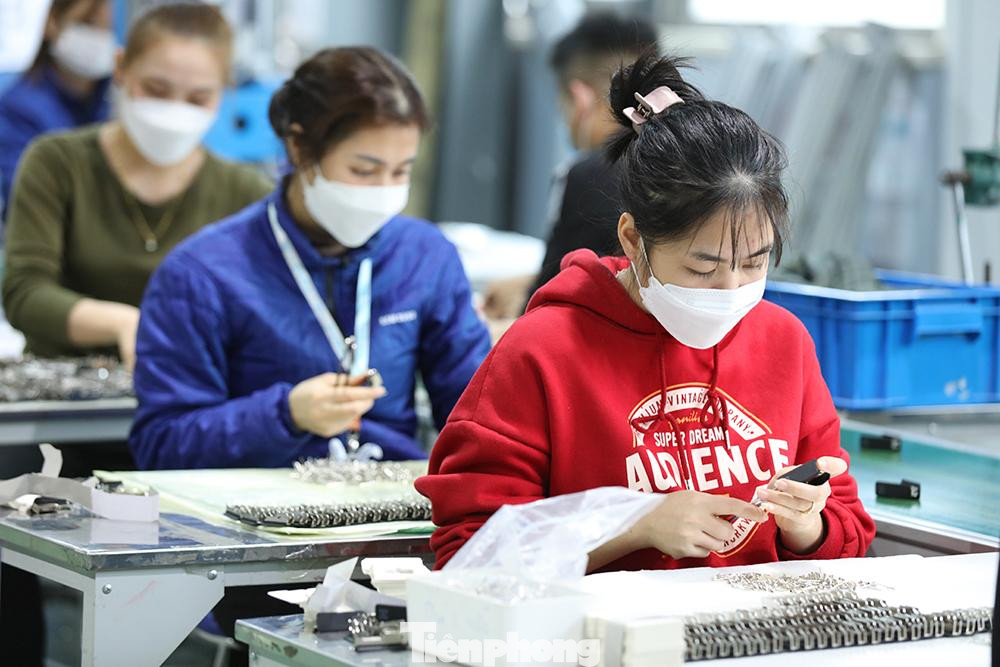 Dịch COVID-19 vẫn diễn biến phức tạp, những khó khăn trong đời sống kinh tế - xã hội còn hiện hữu, các thông điệp kiểm soát hiệu quả dịch liên tục được đưa ra để có một “Tết sum vầy, Xuân bình an”. Dịch COVID-19 vẫn diễn biến phức tạp, những khó khăn trong đời sống kinh tế - xã hội còn hiện hữu, các thông điệp kiểm soát hiệu quả dịch liên tục được đưa ra để có một “Tết sum vầy, Xuân bình an”.