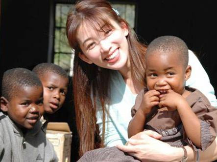 Với trẻ nhiễm HIV Swaziland Với trẻ nhiễm HIV Swaziland