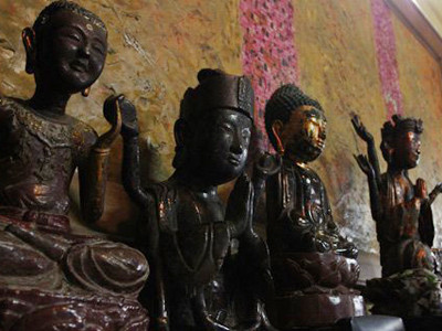 Tượng phật trong nhà họa sỹ Quách Đông Phương