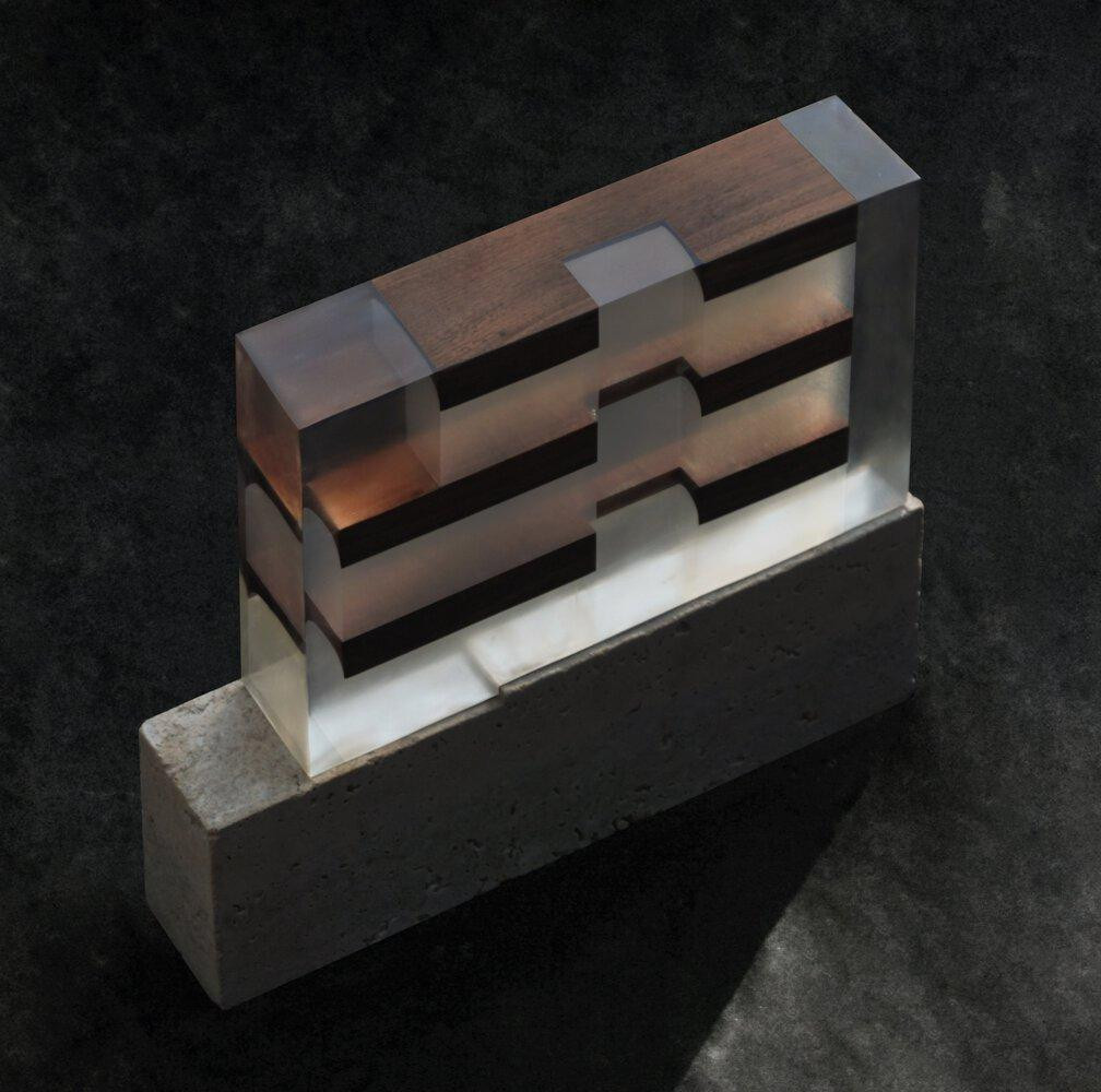 Theo KTS, cấu trúc hình mái vòm là điểm nổi bật của công trình. Với cấu trúc này, họ muốn tạo ra những không gian nguyên sơ nhất có thể, để ngôi nhà có được bầu không khí yên tĩnh và có được cảm giác “tĩnh” giữa phố xá đông đúc.