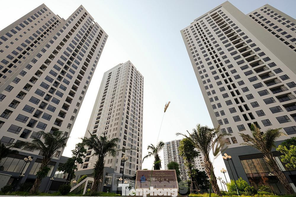 HoREA cho rằng, chỉ quy định một biện pháp “bảo lãnh nghĩa vụ tài chính của chủ đầu tư đối với khách hàng” thì đúng nhưng chưa đủ, mà cần bổ sung thêm biện pháp “bảo hiểm rủi ro” thông qua cơ chế hoạt động doanh nghiệp bảo hiểm “bảo hiểm rủi ro” cho khách hàng mua, thuê mua BĐS hình thành trong tương lai.