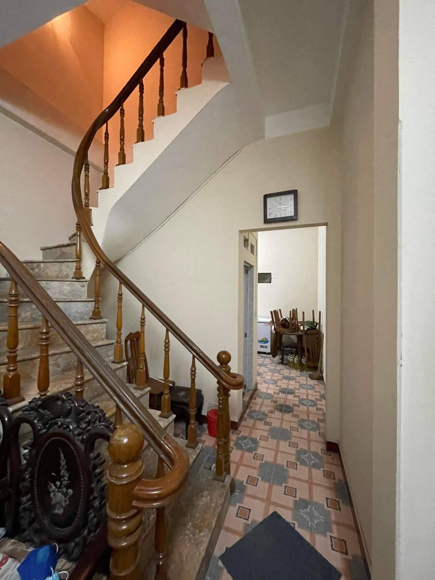 Gia chủ chia sẻ, thời gian từ lúc bắt đầu lên kế hoạch đập đi xây lại, cho đến giai đoạn tìm đội ngũ thiết kế và lên ý tưởng cùng team thiết kế, cho đến lúc hoàn thiện xong tất tần tật là 3 tháng.