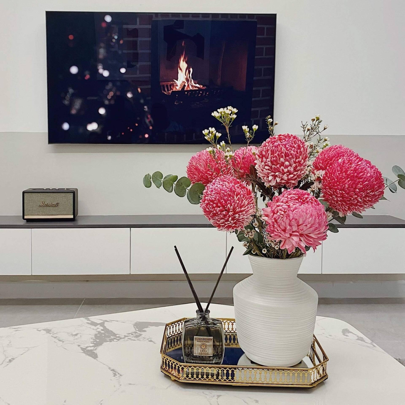 “Quá trình lên ý tưởng và dự trù kinh phí có lẽ là quá trình đau đầu nhất, vì tôi tham khảo các style nhà và cách thiết kế nhà của các anh chị trong group thấy nhà ai cũng đẹp quá nên lúc đó cái gì cũng muốn, style nào cũng muốn bê hết vào nhà mình", gia chủ nói.