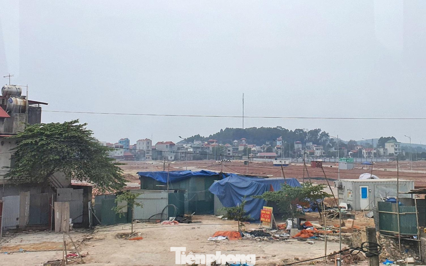 Từ đầu năm đến nay, ngành thuế tỉnh Long An đã trả lại gần 500 hồ sơ nhà đất, do người nộp thuế khai gian giá nhà đất theo hướng giảm đi nhiều lần để trốn thuế. Từ đầu năm đến nay, ngành thuế tỉnh Long An đã trả lại gần 500 hồ sơ nhà đất, do người nộp thuế khai gian giá nhà đất theo hướng giảm đi nhiều lần để trốn thuế.