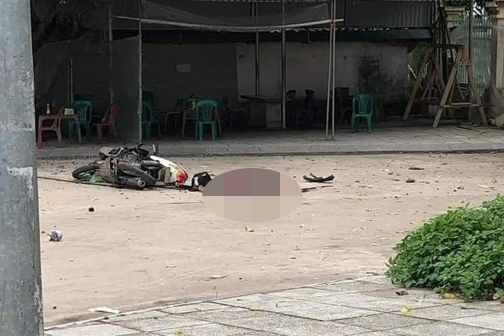 Người phụ nữ bị xe ô tô húc văng Người phụ nữ bị xe ô tô húc văng