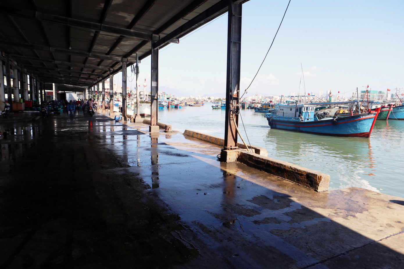 Cảng cá Hòn Rớ, xã Phước Đồng, TP Nha Trang là một trong cảng cá lớn nhất Nam Trung Bộ nhưng nay trầm lắng, sáng 4/3. Cảng cá Hòn Rớ, xã Phước Đồng, TP Nha Trang là một trong cảng cá lớn nhất Nam Trung Bộ nhưng nay trầm lắng, sáng 4/3.