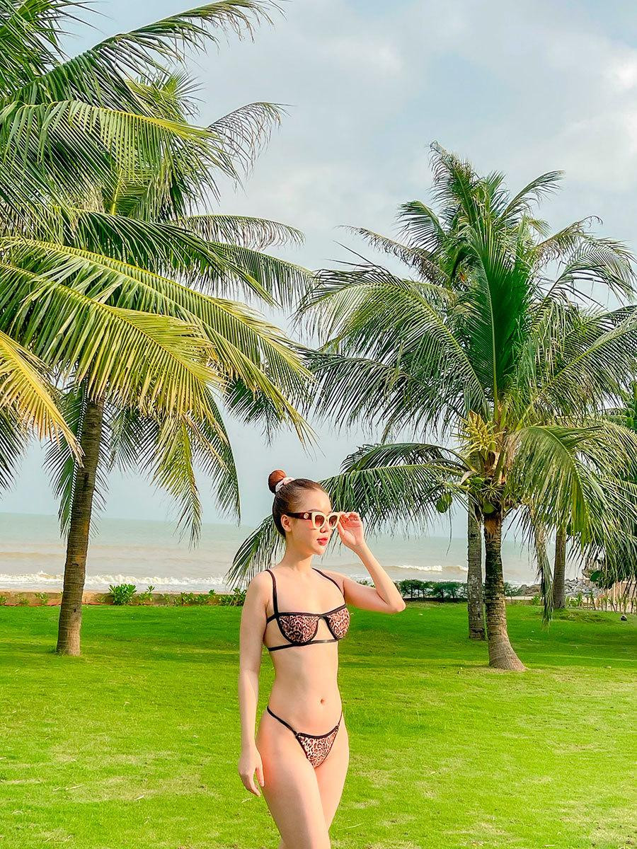 Cô cho biết, giảm cân không khó, quan trọng quyết tâm và có chế độ ăn hợp lý. Người đẹp quan niệm, giảm cân bằng cách nào đi nữa thì sức khoẻ cũng phải đặt lên hàng đầu.