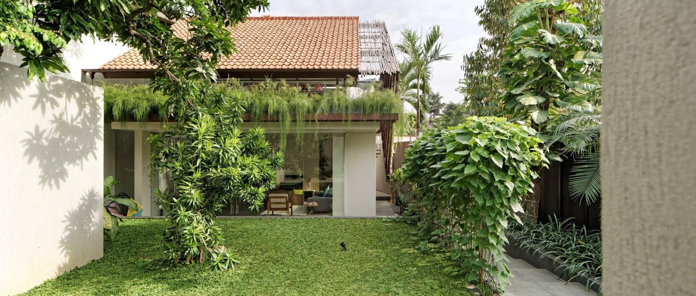 Theo KTS, ngôi nhà vườn này là sự kết hợp giữa cảnh quan và bố cục tạo nên bầu không khí thư giãn bên trong ngôi nhà.