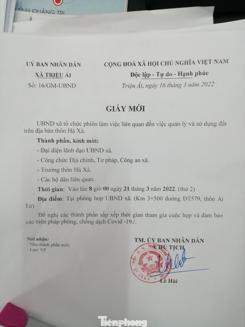 UBND xã Triệu Ái (Triệu Phong, Quảng Trị) đã gửi giấy mời đến 3 chủ sở hữu của khu đất diễn ra vụ phân lô bán nền như đi hội tại thôn Hà Xá, nhưng đến nay họ vẫn chưa đến làm việc. Do đó chính quyền xã này sẽ tiếp tục gửi giấy mời lần 2. UBND xã Triệu Ái (Triệu Phong, Quảng Trị) đã gửi giấy mời đến 3 chủ sở hữu của khu đất diễn ra vụ phân lô bán nền như đi hội tại thôn Hà Xá, nhưng đến nay họ vẫn chưa đến làm việc. Do đó chính quyền xã này sẽ tiếp tục gửi giấy mời lần 2.