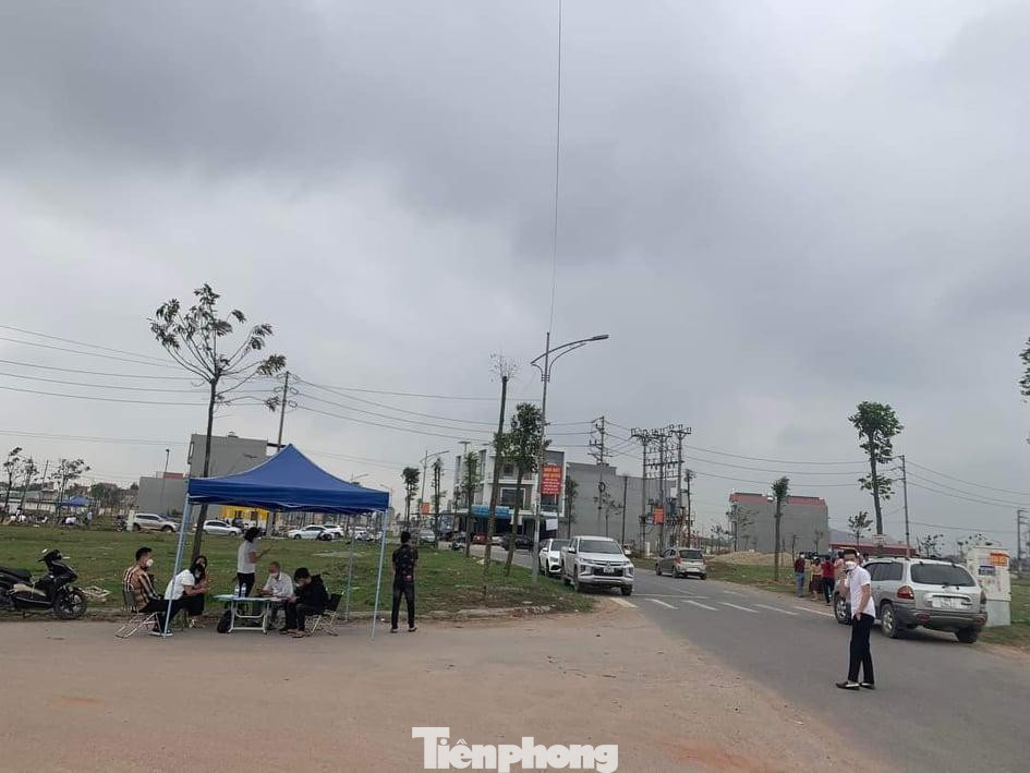 Các chuyên gia cho rằng lạm phát cũng là một trong những nguyên nhân chủ yếu gây nên tình trạng "sốt đất" thời gian qua tại các địa phương, vì nhà đầu tư muốn tìm kênh trú ẩn an toàn, để bảo toàn tài sản.