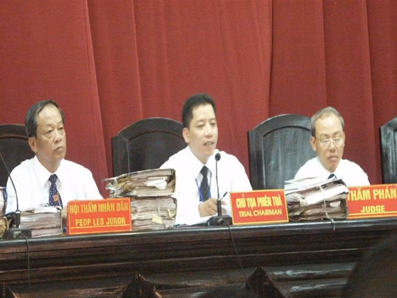Hội đồng xét xử. Ảnh : Phạm Duẩn