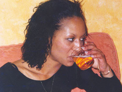 Seyi đã từng qua đêm với 370 người đàn ông vì chứng nghiện sex