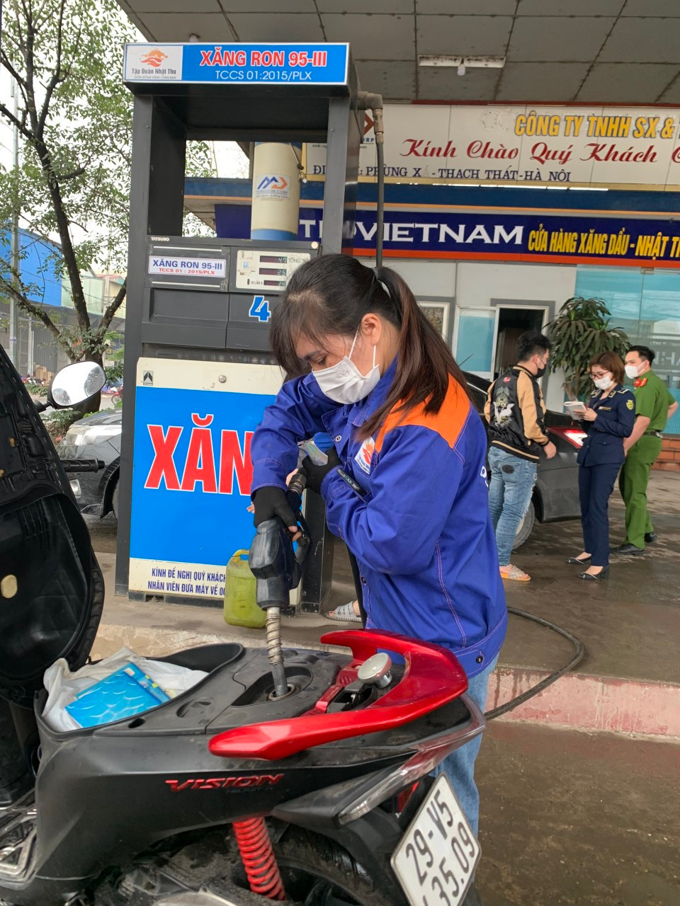 Cây xăng bị phát hiện bán xăng RON95 kém chất lượng