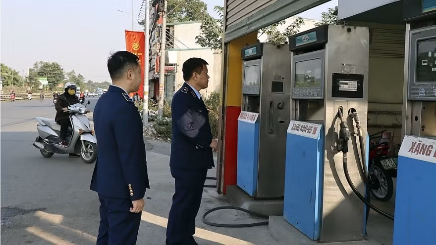 Theo các doanh nghiệp bán lẻ xăng dầu, Nhà nước nên có quy định mức chiết khấu tối thiểu để đảm bảo cho doanh nghiệp bán lẻ có đủ lãi thì mới không có cảnh bị đứt nguồn cung