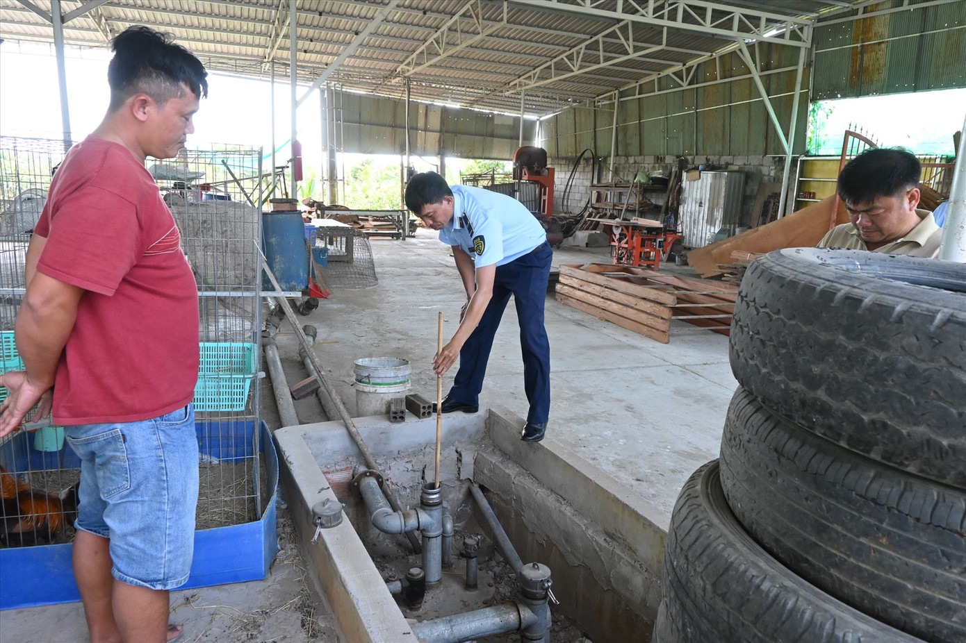 Quản lý thị trường An Giang kiểm tra cây xăng treo biển hết hàng ngày 29 Tết Quản lý thị trường An Giang kiểm tra cây xăng treo biển hết hàng ngày 29 Tết