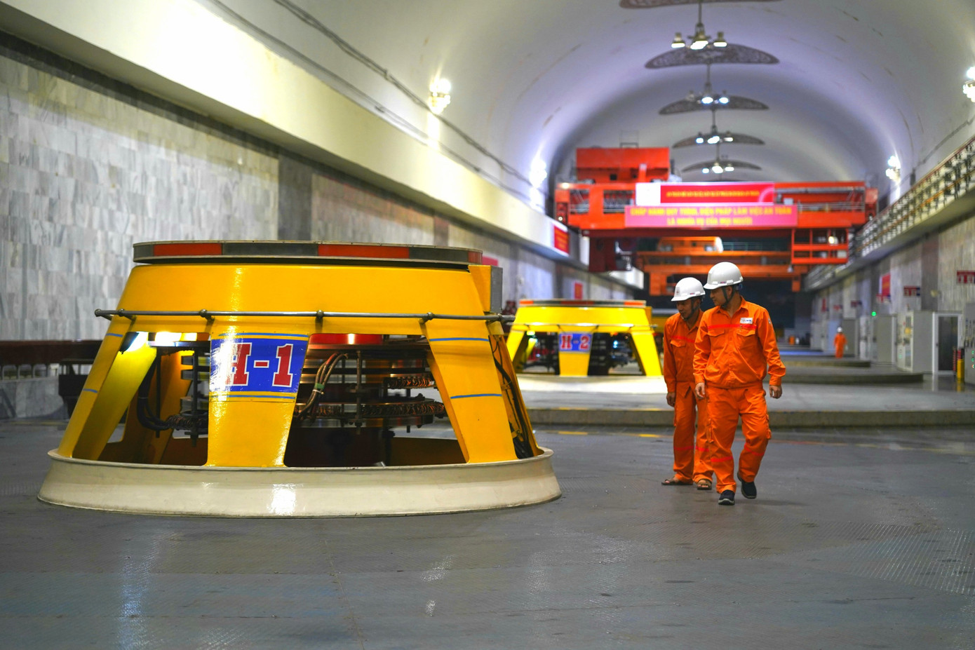 EVN yêu cầu các đơn vị thành viên cùng các công ty, nhà máy điện và các ban trực thuộc kiểm điểm trách nhiệm cá nhân và tập thể liên quan đến việc để thiếu điện.