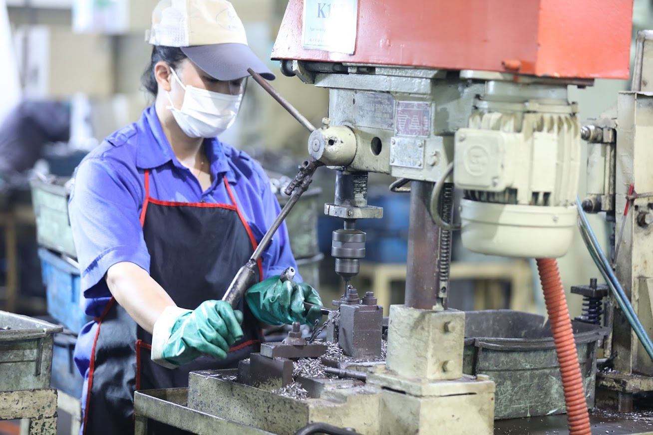 Theo các chuyên gia, cùng với tận dụng các cơ chế ưu đãi, phải hình thành các doanh nghiệp đầu đàn để thúc đẩy các doanh nghiệp tham gia sâu hơn vào chuỗi cung ứng. Ảnh: Như Ý