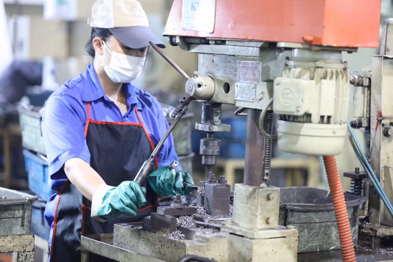 Theo các chuyên gia, cùng với tận dụng các cơ chế ưu đãi, phải hình thành các doanh nghiệp đầu đàn để thúc đẩy các doanh nghiệp tham gia sâu hơn vào chuỗi cung ứng. Ảnh: Như Ý Theo các chuyên gia, cùng với tận dụng các cơ chế ưu đãi, phải hình thành các doanh nghiệp đầu đàn để thúc đẩy các doanh nghiệp tham gia sâu hơn vào chuỗi cung ứng. Ảnh: Như Ý