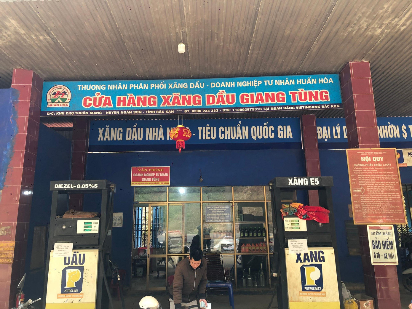 Cửa hàng bán lẻ xăng dầu bị phát hiện bán hàng khi chưa có giấy phép của Sở Công Thương Cửa hàng bán lẻ xăng dầu bị phát hiện bán hàng khi chưa có giấy phép của Sở Công Thương