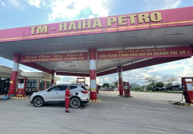 Công ty TNHH Vận tải Thủy bộ Hải Hà là một trong những doanh nghiệp xăng dầu đầu mối đang bị âm vốn khá nhiều (Ảnh: Nguyễn Bằng). Công ty TNHH Vận tải Thủy bộ Hải Hà là một trong những doanh nghiệp xăng dầu đầu mối đang bị âm vốn khá nhiều (Ảnh: Nguyễn Bằng).