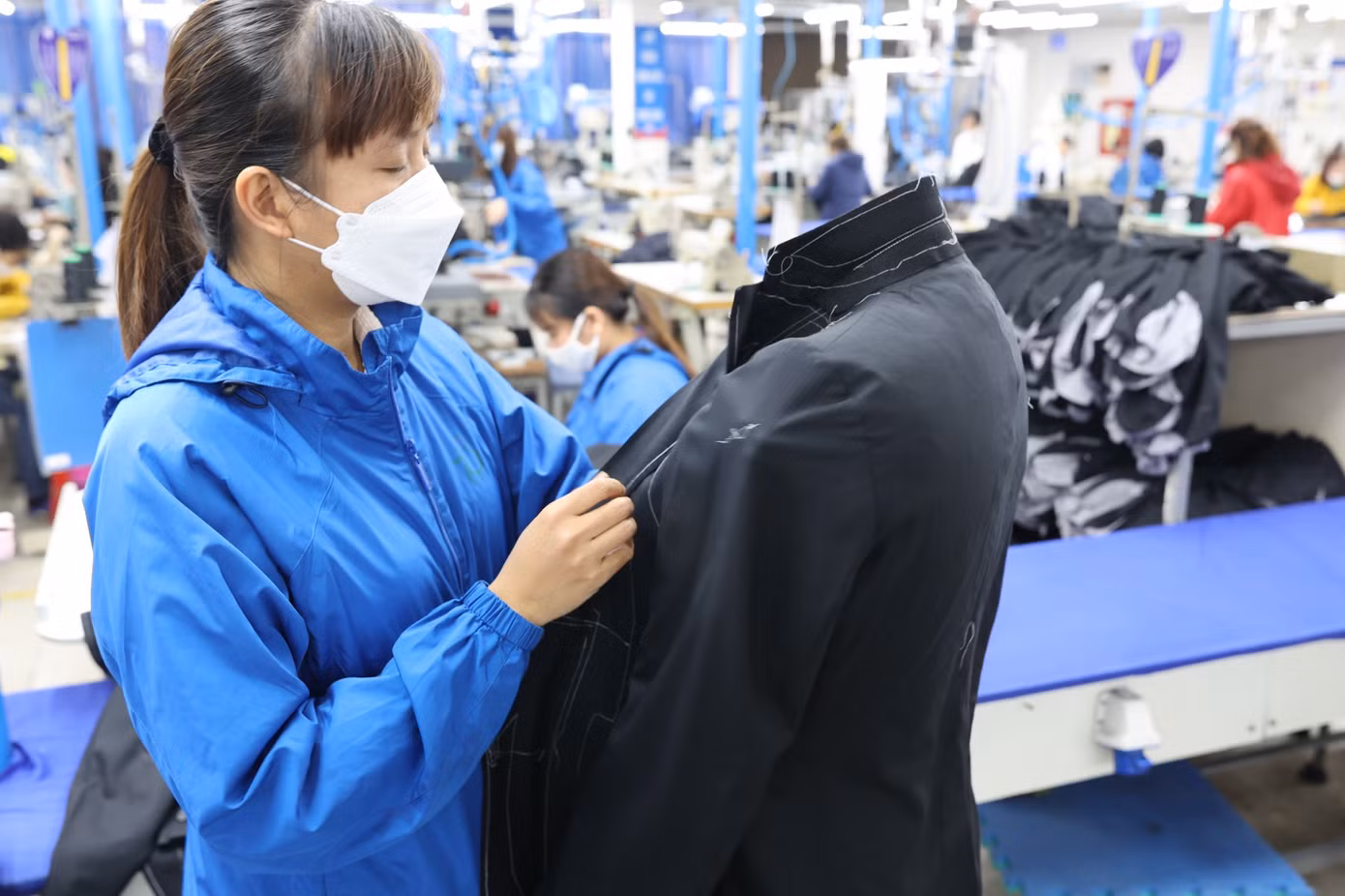 Sau nửa đầu tháng 1, hàng dệt may ước đạt 1,56 tỷ USD kim ngạch xuất khẩu và lọt top 5 nhóm hàng đạt kim ngạch tỷ USD