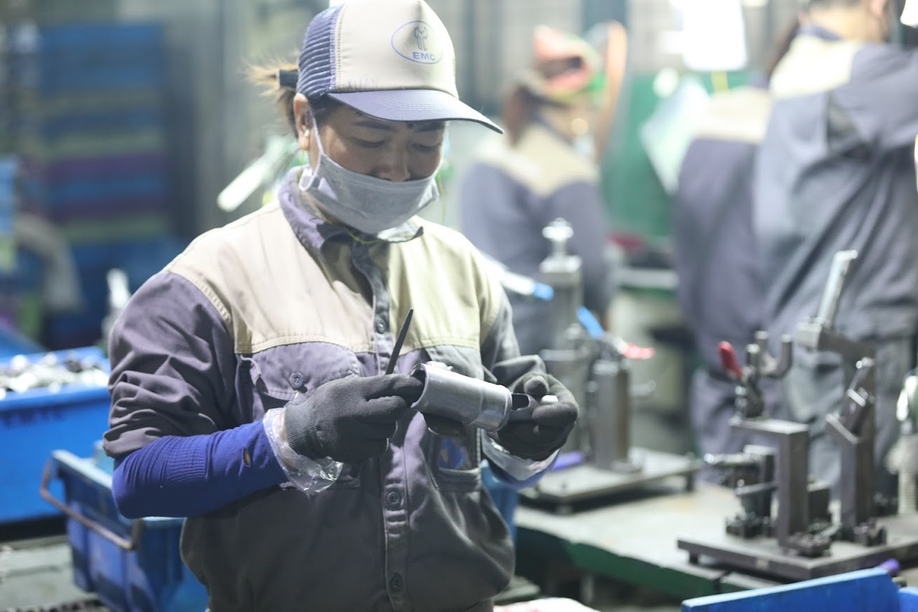 Ngày càng có nhiều các doanh nghiệp công nghiệp hỗ trợ của Việt Nam tham gia nhiều công đoạn sản xuất các chi tiết của ô tô tại chính Việt Nam. Ảnh: Như Ý Ngày càng có nhiều các doanh nghiệp công nghiệp hỗ trợ của Việt Nam tham gia nhiều công đoạn sản xuất các chi tiết của ô tô tại chính Việt Nam. Ảnh: Như Ý