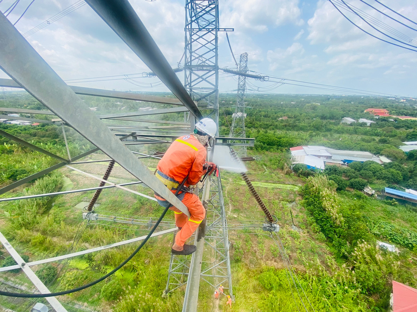 Thủ tướng yêu cầu Bộ Công Thương khởi công đường dây 500 kV mạch 3 trong tháng 9 này. Thủ tướng yêu cầu Bộ Công Thương khởi công đường dây 500 kV mạch 3 trong tháng 9 này.