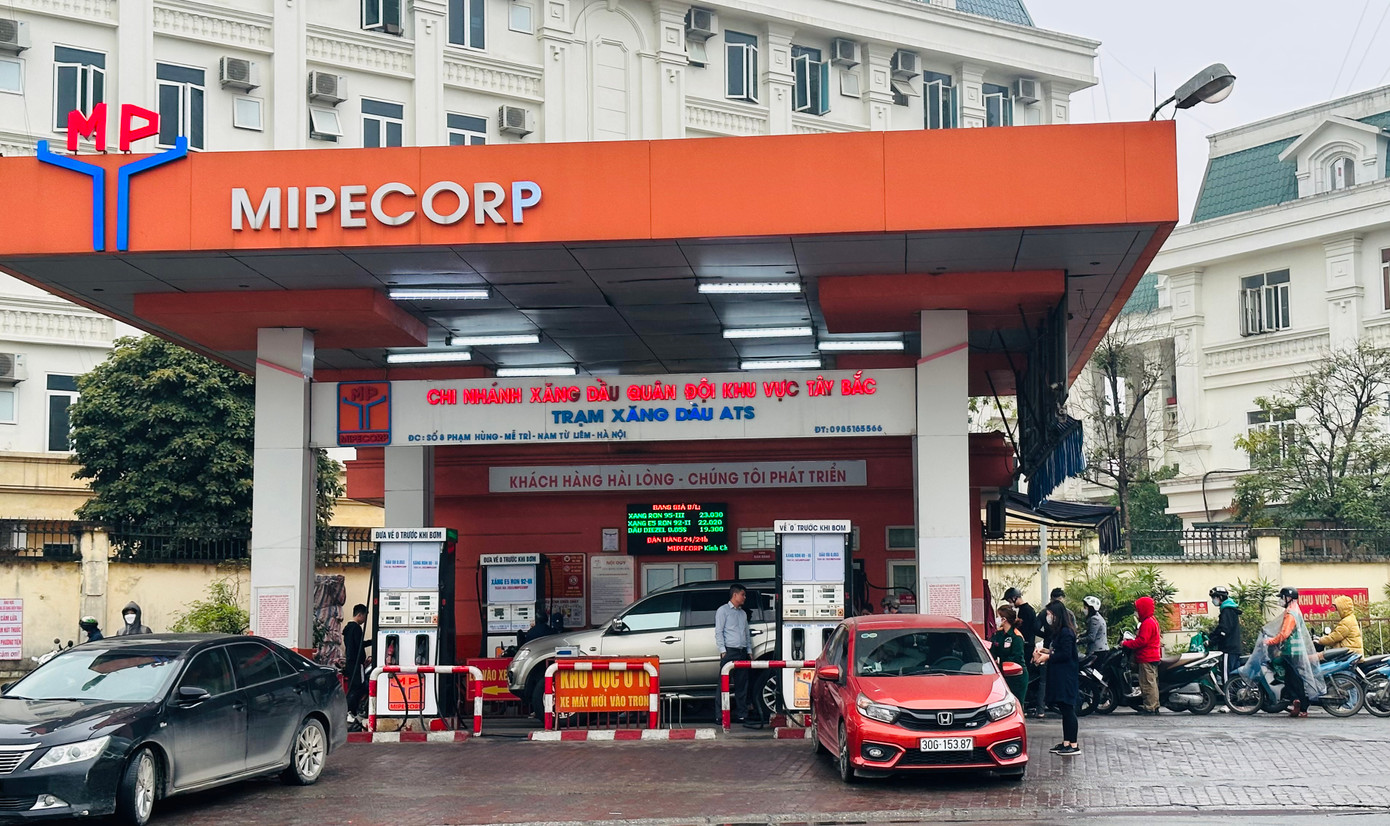 Doanh nghiệp cho rằng, có nhiều bất thường liên quan đến chiết khấu xăng dầu trước và sau mỗi kỳ điều chỉnh giá. Doanh nghiệp cho rằng, có nhiều bất thường liên quan đến chiết khấu xăng dầu trước và sau mỗi kỳ điều chỉnh giá.