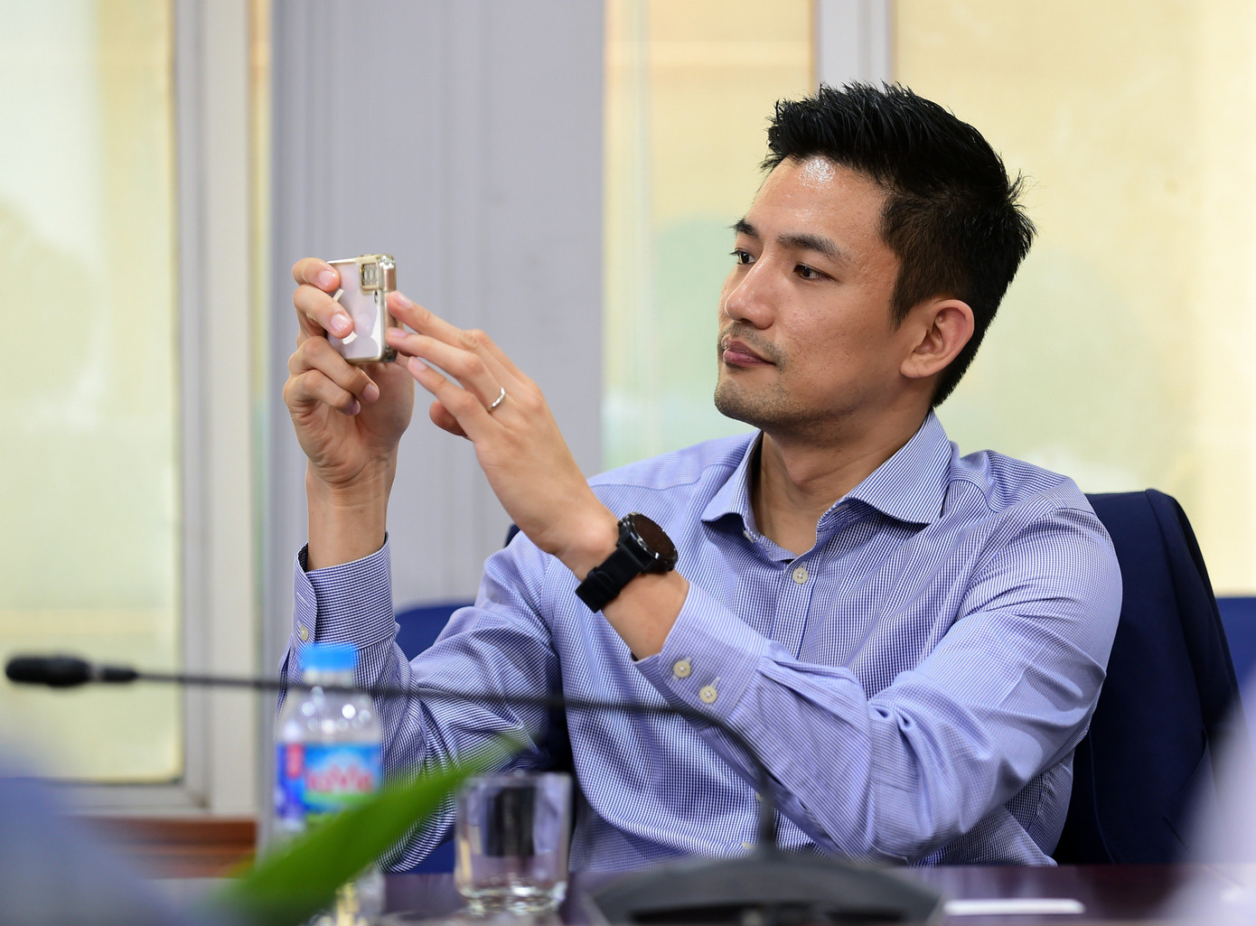 Ông Marc Woo, Giám đốc điều hành Google phụ trách thị trường Việt Nam và châu Á Thái Bình Dương sử dụng ứng dụng Google Dịch để dịch các nội dung văn bản giới thiệu về báo Tiền Phong. Ảnh: Xuân Tùng Ông Marc Woo, Giám đốc điều hành Google phụ trách thị trường Việt Nam và châu Á Thái Bình Dương sử dụng ứng dụng Google Dịch để dịch các nội dung văn bản giới thiệu về báo Tiền Phong. Ảnh: Xuân Tùng