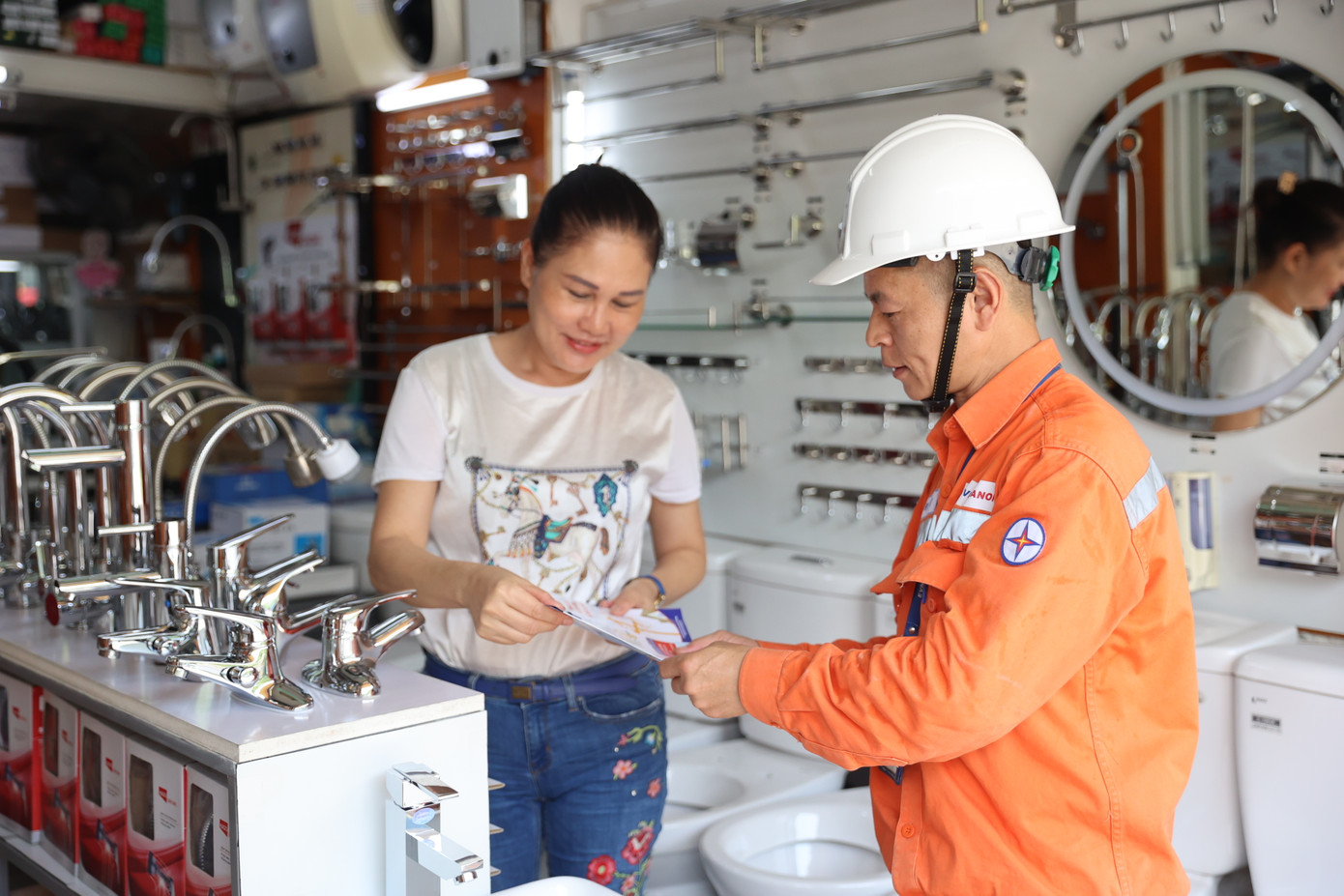 Theo dự thảo mới của Bộ Công Thương, nếu chi phí đầu vào biến động, EVN sẽ được điều chỉnh tự tăng, giảm giá điện dưới 5% sau mỗi 3 tháng. Ảnh: Như Ý.