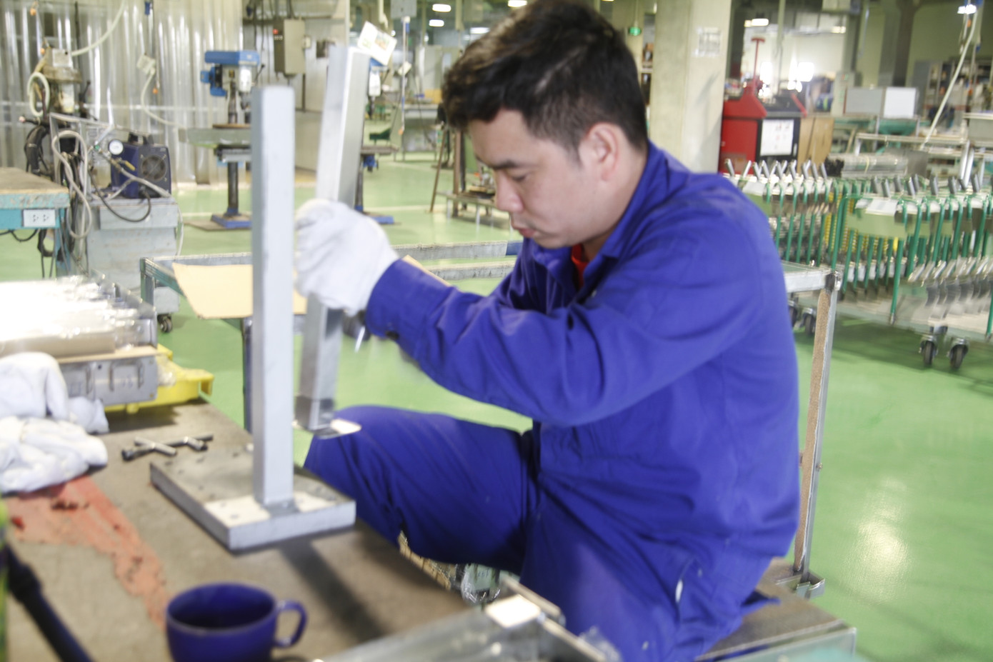 Nhiều doanh nghiệp cơ khí cho biết đang đối mặt thiếu đơn hàng và mong muốn được giảm lãi suất cho vay để vượt qua khó khăn. Ảnh: Như Ý