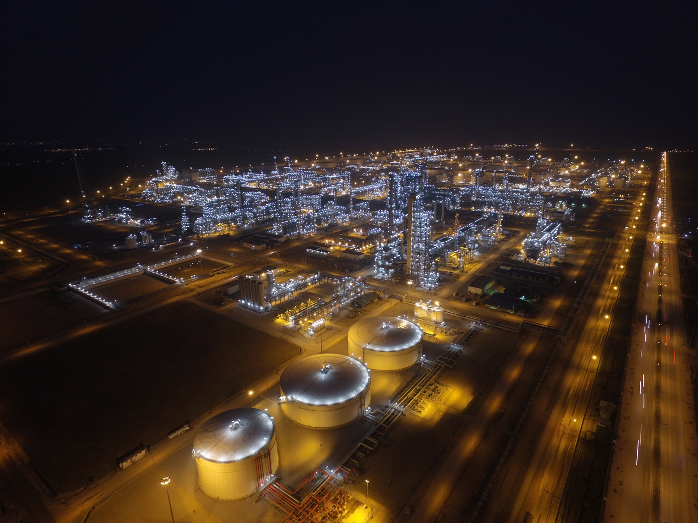 Hình ảnh nhà máy lọc hóa dầu Nghi Sơn.