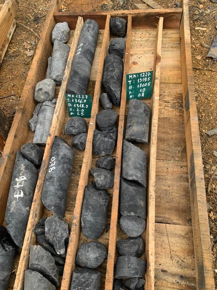 Mẫu địa tầng tại độ sâu 1320m. Mẫu địa tầng tại độ sâu 1320m.