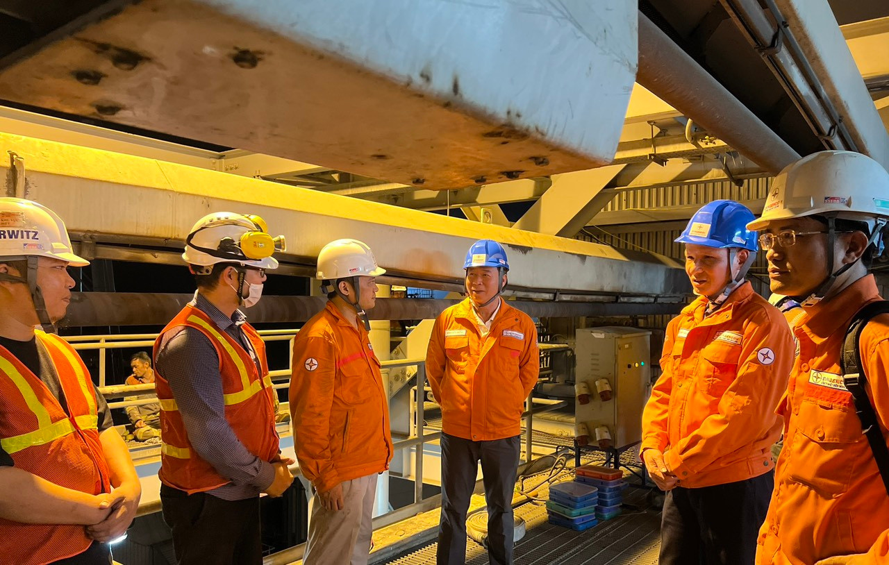 Kiểm tra việc khắc phục sự cố của Nhiệt điện Nghi Sơn.